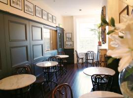 Number 8 The Townhouse, hotel em Derry