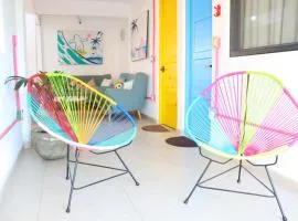 Hotel Casa Mandarine , Amazing Private Rooms w Balcony, Rooftop, Hammocks, AC, SmarTV, 100mbs!
