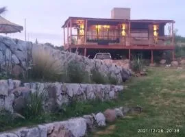 Cabaña LA PEDRERA - Pileta y a metros del Rio