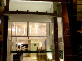 Grand Cafe Hotel、マニュアスのホテル
