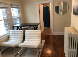 The Yellow Door 3-bedroom downtown near VT&RU、ラドフォードにあるラドフォード大学の周辺ホテル