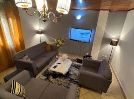 AU COEUR DE BONAMOUSSADI-WIFI-PARKING-GARDIENS-24H, hotel a Douala