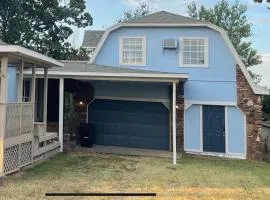 Lake House and Studio Book Two places in one 4 bedrooms large driveway and yard