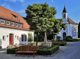 Ferienwohnung Gutshof in Seenähe, apartment in Dießen am Ammersee