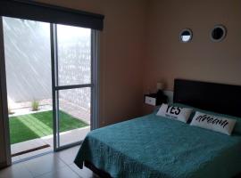 Hermoso departamento con cochera incluida, cheap hotel in Mendoza
