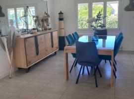 Maison vue sur mer, beach rental in Perros-Guirec