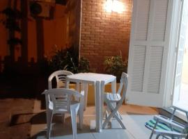 Casa Moita, Linda Casa, Muito Central, Hospeda até 9 ou 12 Pessoas, feriebolig i Rio Grande