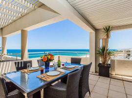 Beach View Apartment in Cottesloe, beach hotel in Perth