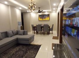 AQZ Deluxe 3 bedroom apartment with Terrace, hotell med parkeringsplass i Islamabad