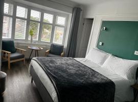 Orient B&B, hotel en Holyhead