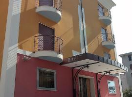 Hotel Fly – hotel w pobliżu miejsca Lotnisko Neapol - NAP w mieście Casoria