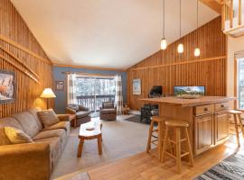 Peak 8 Village Retreat Condo: Great Year-Round Location，布雷肯里奇的飯店