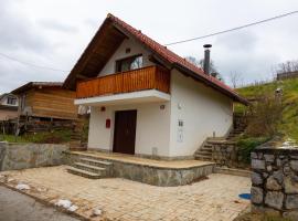 Koča na Kučarju / House on a Hill, hytte i Gradac