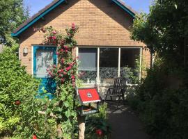 Cottage Egmond-Binnen met besloten tuin, atostogų namelis mieste Egmondas-Binenas