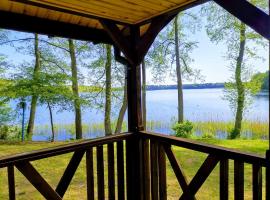 Kujanki - domki z widokiem na jezioro, holiday park di Zakrzewo