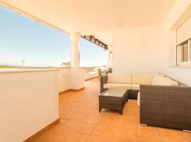 2167-Superb 2 bedrooms in luxury complex with pool: Alcaidesa'da bir otel