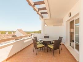 2167-Superb 2 bedrooms in luxury complex with pool, hotel in Alcaidesa