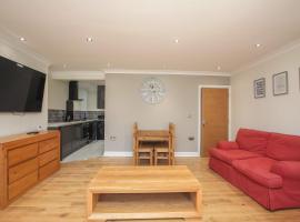 Riverside 2 Bedroom Central Kingston Flat, pet-friendly hotel in Kingston upon Thames