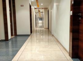 HOTEL VIRAM, hotel poblíž Letiště Daman - NMB, Pārdi