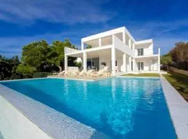 Casa con acceso directo al mar, piscina y wifi