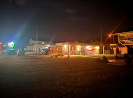 The Cedar Motel, pet-friendly hotel in Sandusky