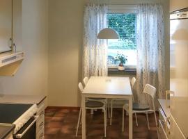 2 Bedroom Cozy Apartment In Kvillsfors, hotel v destinaci Kvillsfors