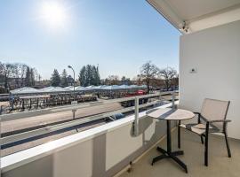 Huber Living Basic 302, hotel with parking in Germering
