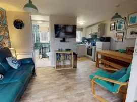 45 Strawberry Hill, Tolroy Manor