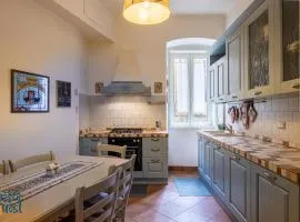 THE TRIANGLE SQUARE X4