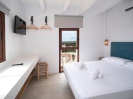 Castell de Lô, hostal o pensión en Cala en Porter