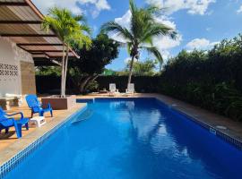 Guest House with Shared Pool Access, B&B in David
