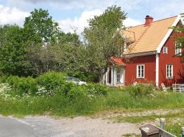 Nice Home In Ormaryd With Kitchen, semesterboende i Ormaryd