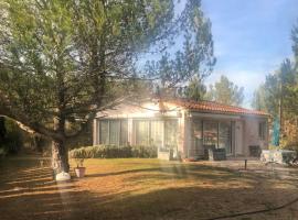 3 Bedroom Cozy Home In Meyrargues，Meyrargues的飯店