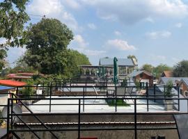 โมวิชญ์นาคาธิบดีรีสอร์ท, hotel en Ban Don Klang