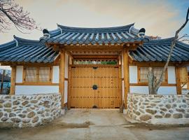 Hanok Stay - JukRokJungSa, hytte i Gurye