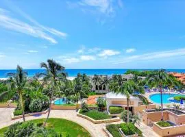 Lavish beachfront condo with rooftop pool/spa/gym