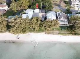 HighTide- luxury apartment, almost on the beach.