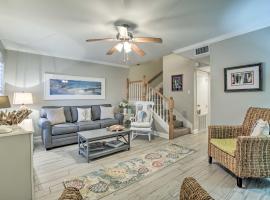 Old Town Bay St Louis Townhome Walk to Beach, hotel en Bay Saint Louis