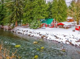 NEW: Steps from White River near Mount Rainier National Park, cottage in Greenwater