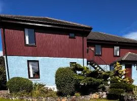 Snowgoose Apartments & Bunkhouse