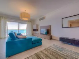 Seafront Luxury Apartment with Pool