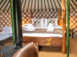 Cherish Glamping, luxury tent in Askrigg