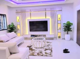 3 bed Maissoinet Smart home in Lekki Phase 1, ubytování v soukromí na pláži v destinaci Moba