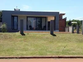 Casa moderna estilo minimalista muy luminosa