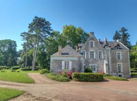 Magnifique château au bord de la Mayenne 18 couchages, maison de vacances 