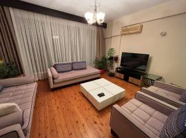 Central Villa with Terrace near Nautilus Mall