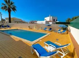 Villa Gilsónia by Sunny Deluxe