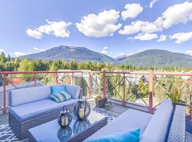 Alpenglow Lodge by Elevate Vacations, chalet di Whistler