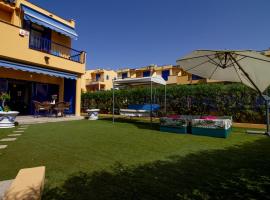 Sea View Meloneras Terrace Duplex +Wifi +Barbecue, beach hotel in Meloneras
