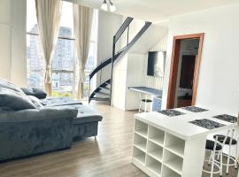 Saint Sebastian Flat 506 - Com Hidro! até 4 pessoas, Duplex, no centro، فندق في جاراغوا دو سول